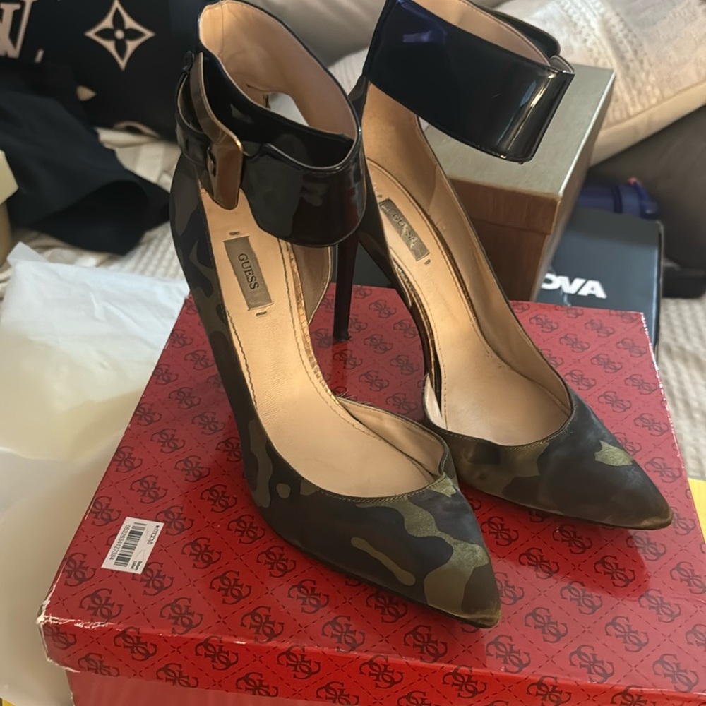 Guess heels army